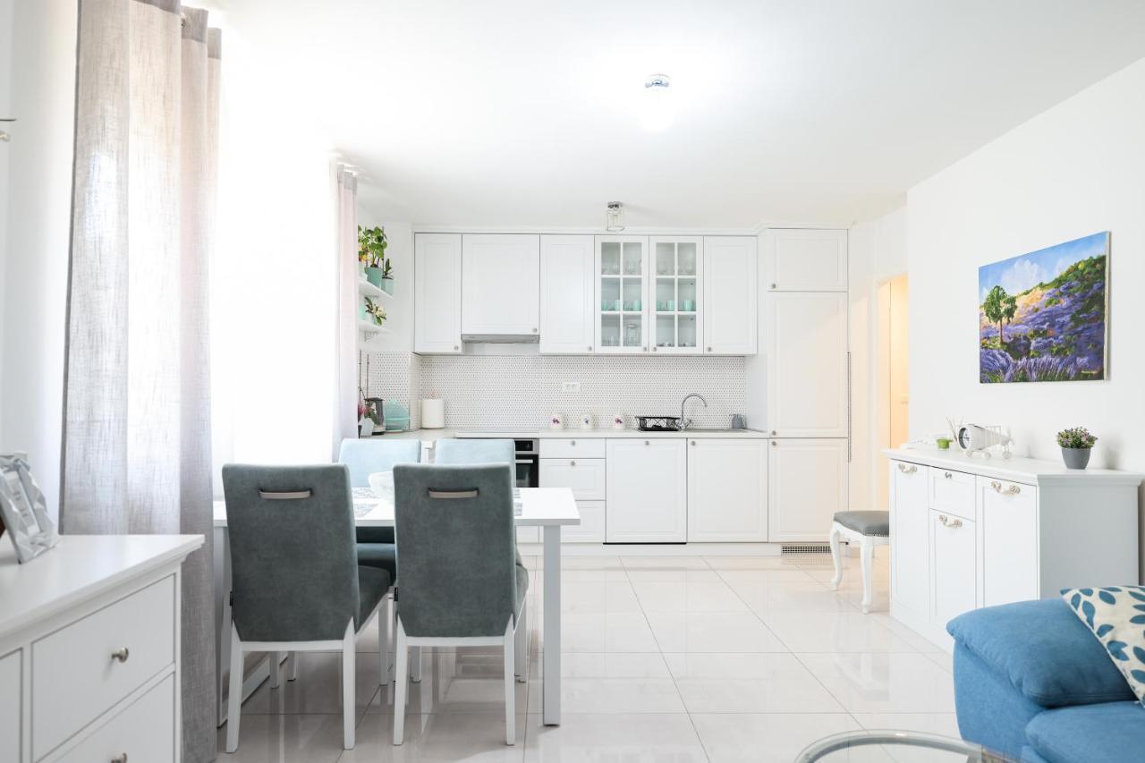 Two Bedroom Apartment With A Balcony Relja Zara Esterno foto